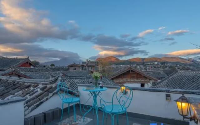 Lijiang see and not see inn