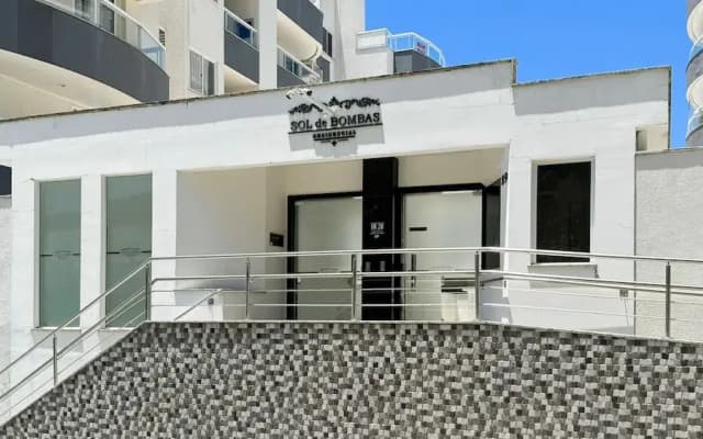 Cobertura com Piscina na praia de Bombas