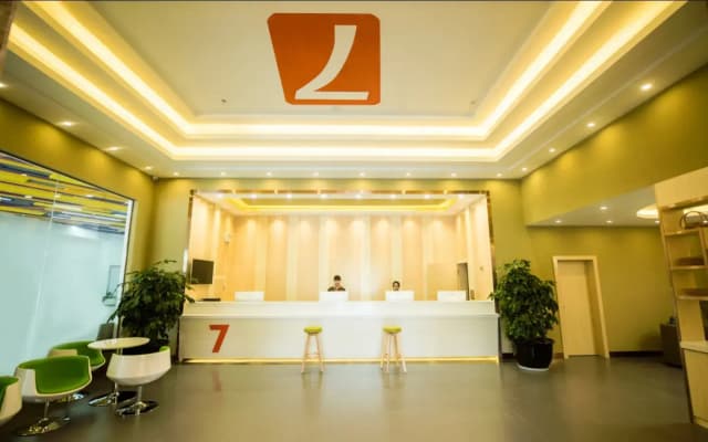 7 Days Premium·Kunming University Town Metro Station