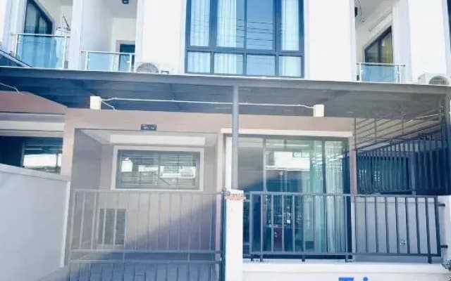 Pattaya Tay  Emperor Holiday townhouse