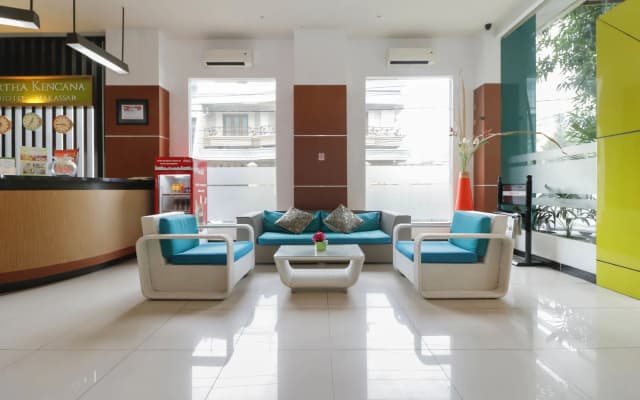 RedDoorz Plus near Pantai Losari