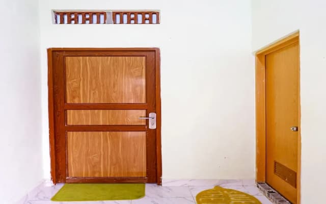 OYO 91314 Zein House