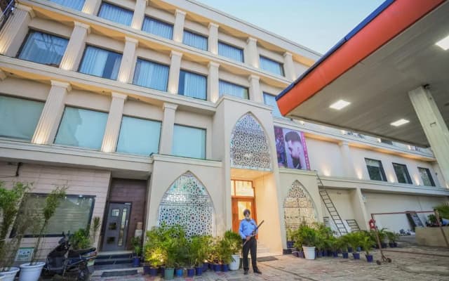 Hotel Escala - Near Golden Gate Amritsar