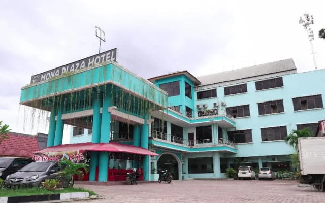 OYO 742 Mona Plaza Hotel