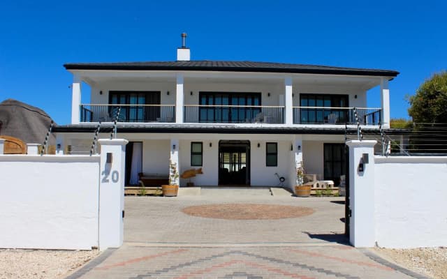 Whale Rock Luxury Lodge