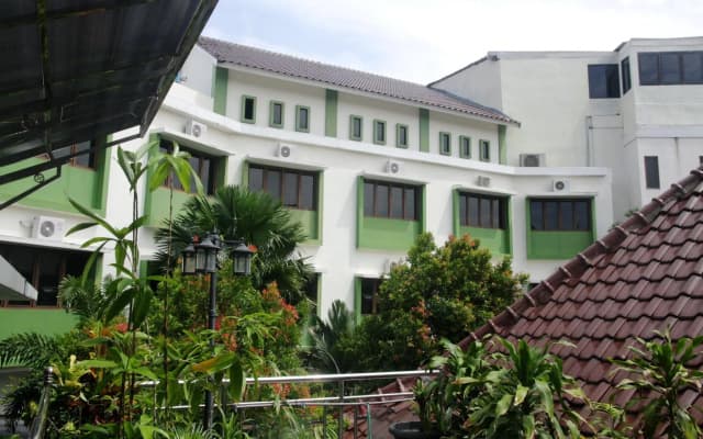 Kesambi Hijau Hotel
