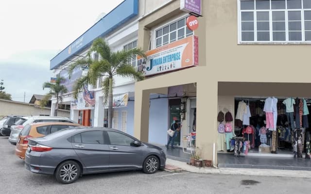 OYO 90180 Gemilang Hotel Kerteh