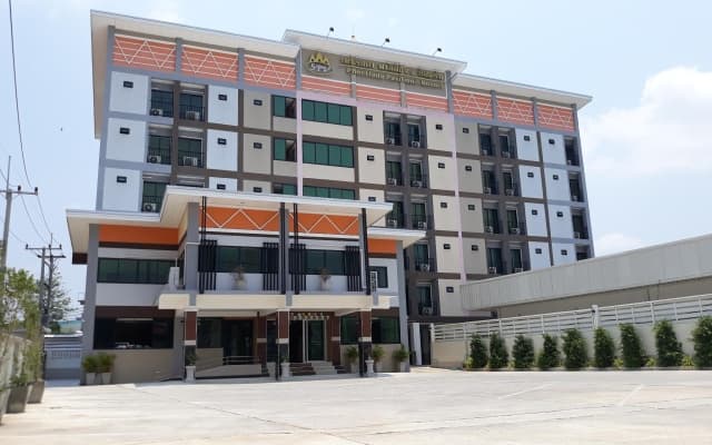 Phetlada Pavilion & Resort
