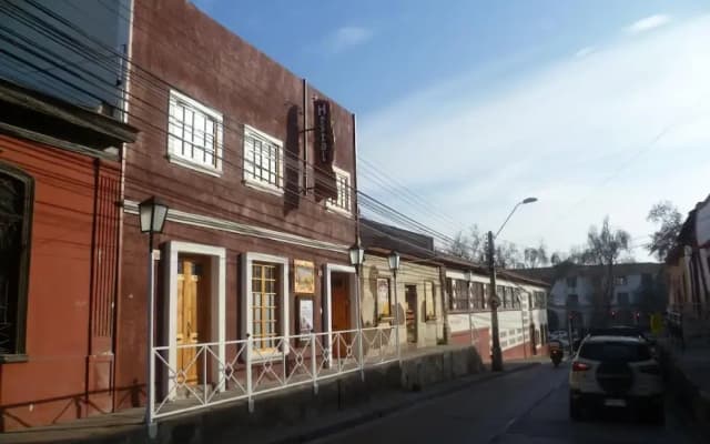 Hostal Valle Mistral - Hostel