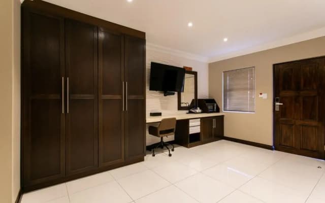 Royl Court Guesthouse
