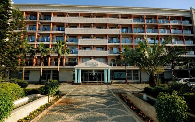 Insula Resort & Spa