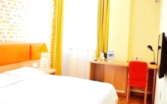 Home Inn Yangquan Peach West Street to the North is the International new City Shop