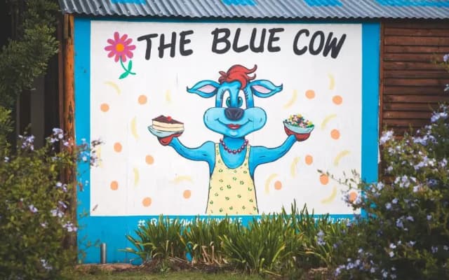 Blue Cow Barn - Boutique Farm