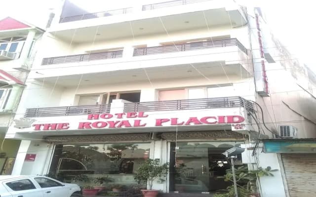 OYO 4300 Hotel The Royal Placid