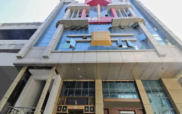 OYO 740 Hotel Suravi