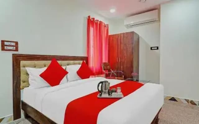 OYO 70144 Heavens Inn