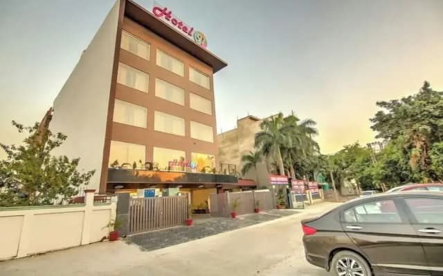 Hotel 91 Huda City Centre