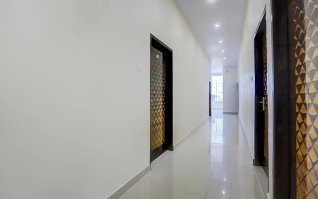 Super OYO Collection O Kalyanpur Metro Station