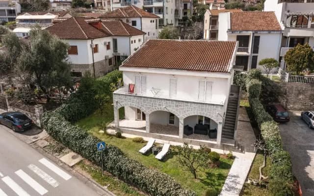 Montesun Holiday Novak Home