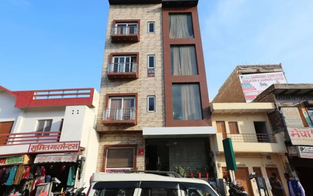 Capital O 10842 Hotel Anjali Mahal