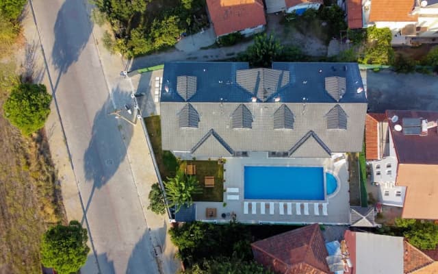 Bright House Apart