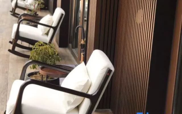 Yee Choi Hotels & Resorts