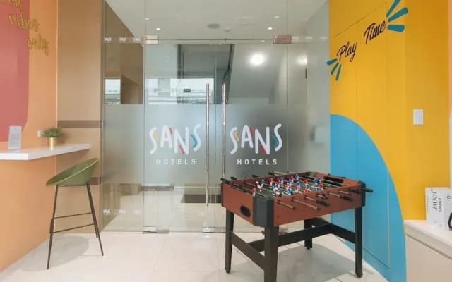 Sans Hotel at One JD Makati by RedDoorz