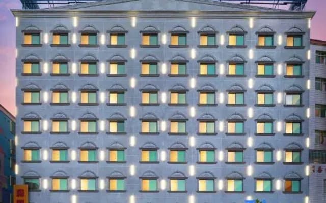 Yaris Hotel