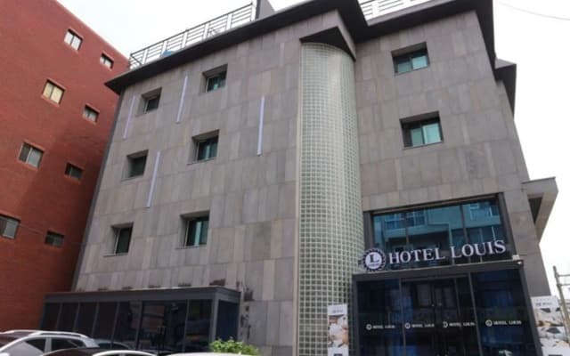 Louis Hotel