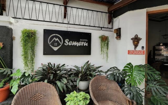 Semeru Hostel Malang - Adults Only