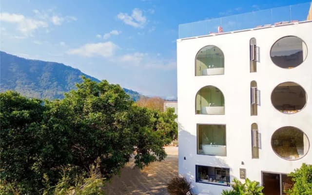 Distant Mountain Guesthouse