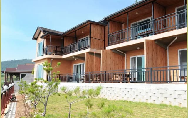 Yeosoo Hwangtoh Pension