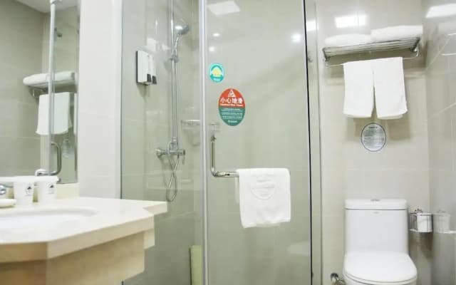 Greentree Inn Lianyungang Donghai New Bus Station Express Hotel