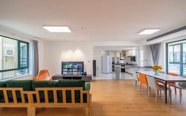 Tyms Spacious 4BR 2BA Apt Xujiahui