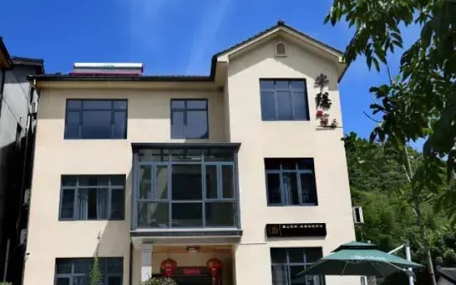 Anji semi-hidden b&B