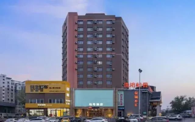 Dalian full stop hotel