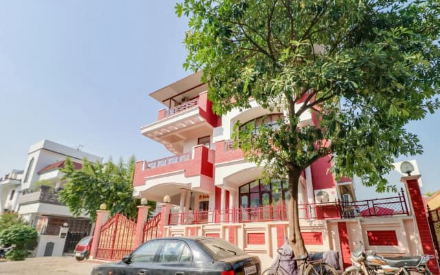 OYO 76647 Hotel Raka Inn