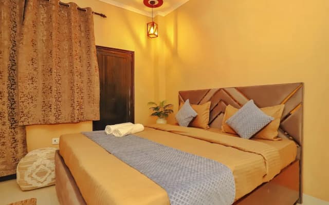 Roomshala 072 Hotel Starlight