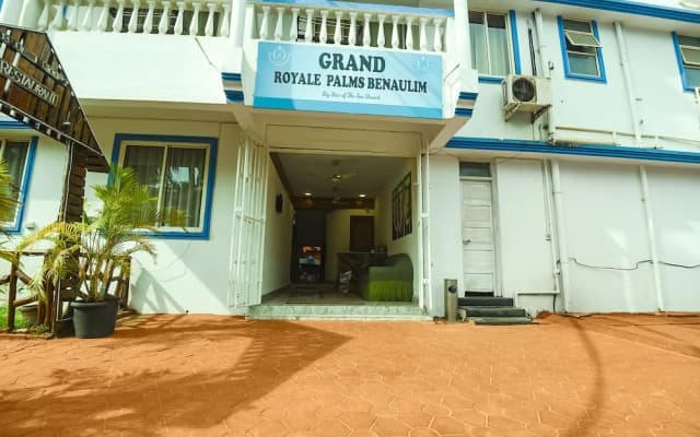 Fabhotel Grand Royal Palms