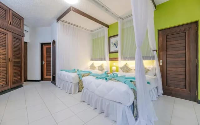 Safari Beach Hotel