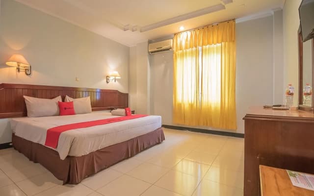 Grand Taufiq Hotel by RedDoorz
