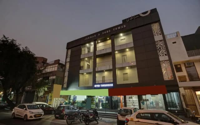 OYO Townhouse 475 Nangal Raya Pankha Road