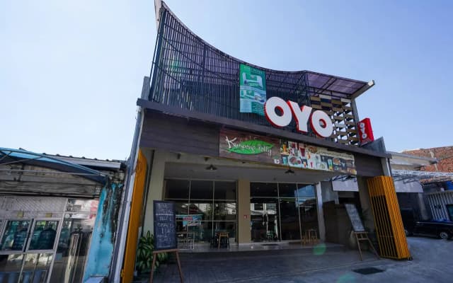 Hotel O Surabaya near Surabaya Town Square formerly Kupang Gunung Residence