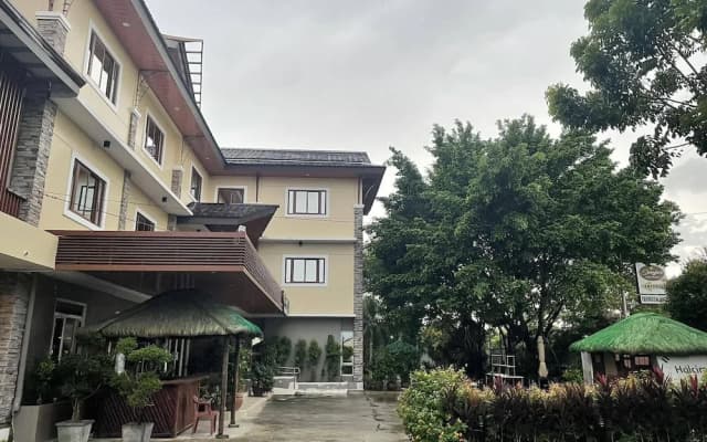 Sarojus Farmview Hotel