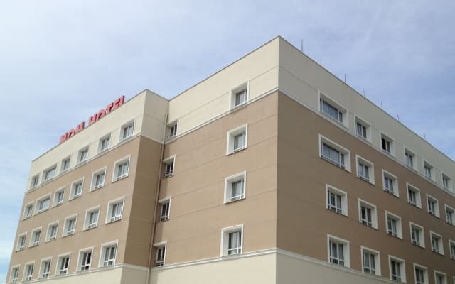 Mom Hotel