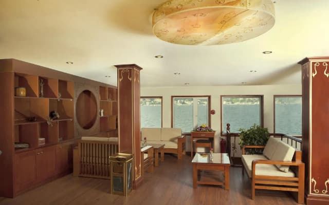 Huong Hai Sealife Cruise