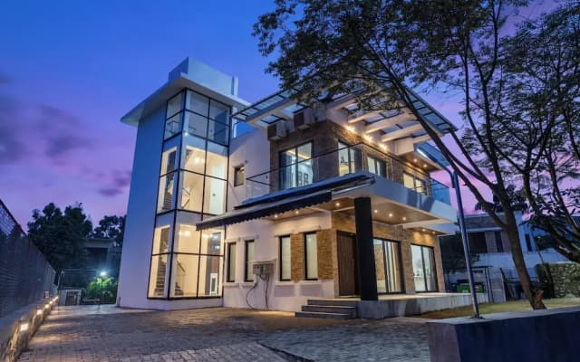 Stay Leisurely Villa Portia Lonavala