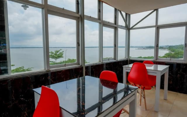RedDoorz near Kendari Beach 2