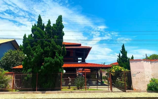 Casa com Piscina em Penha - Beto Carrero