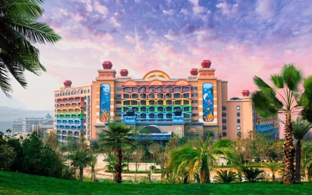 Dolphin Bay Hotel